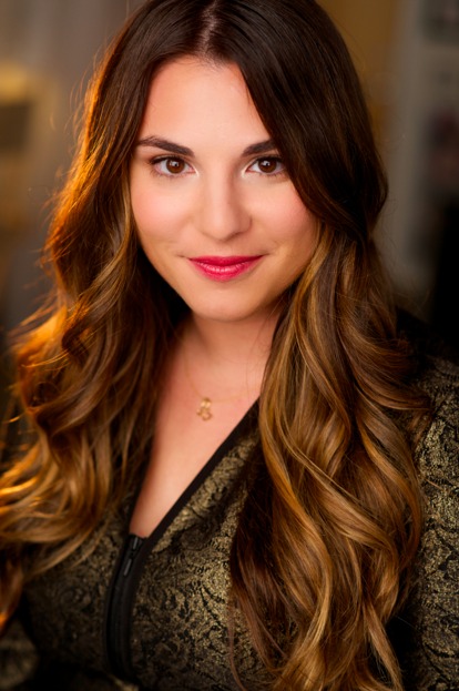 Photo of author Victoria Aveyard